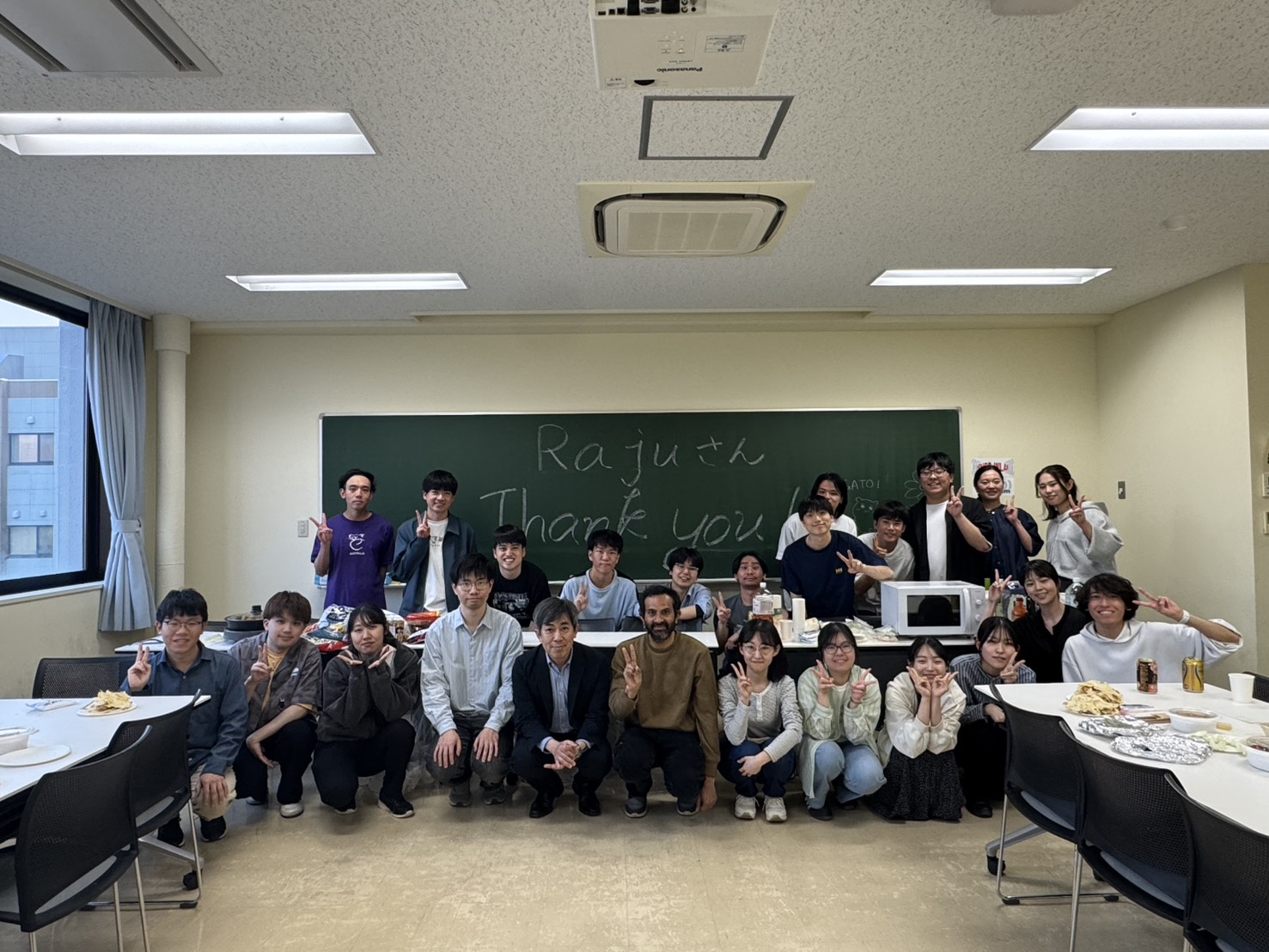 送別会での集合写真