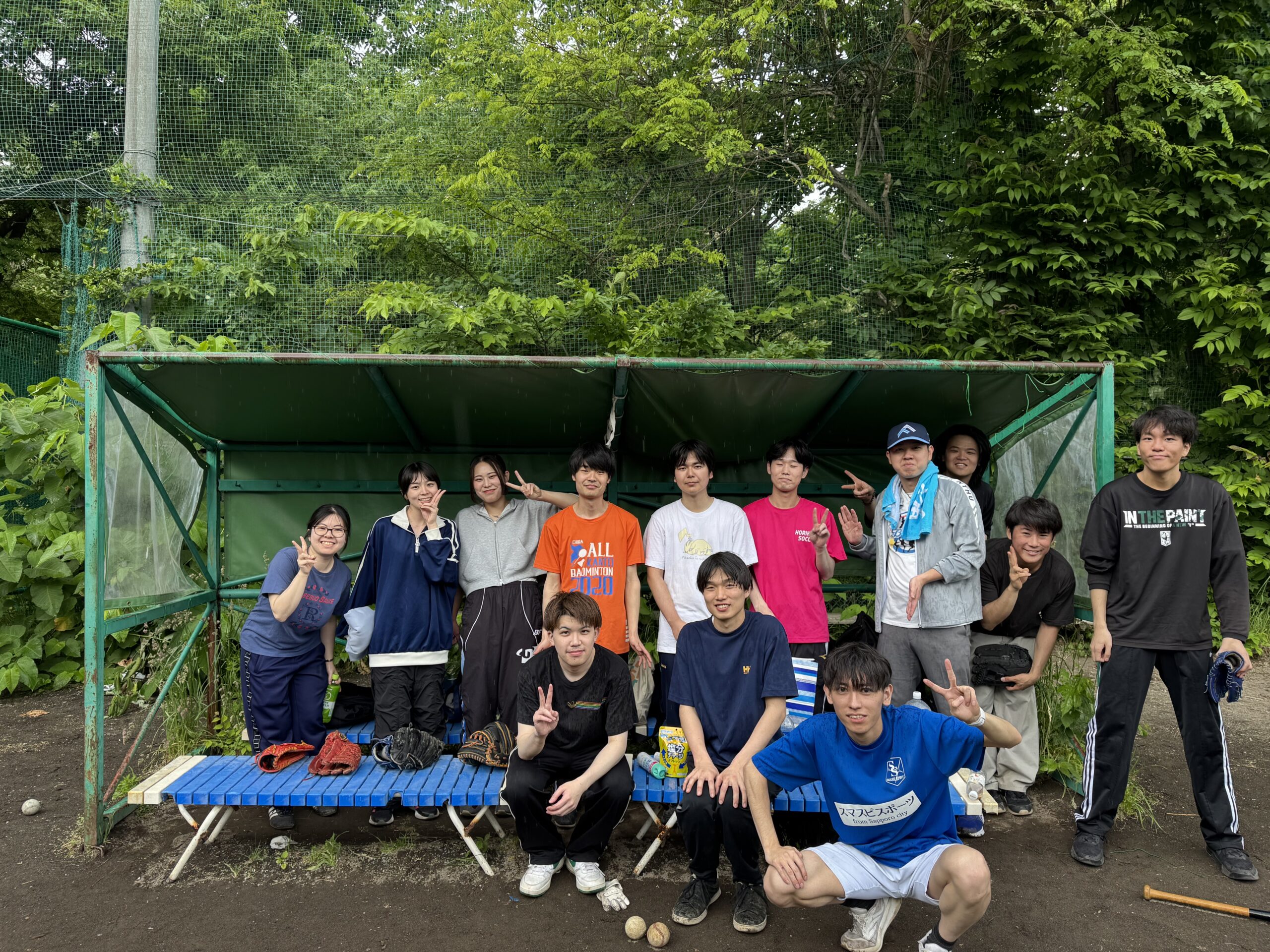 野球大会に参加した学生たちの集合写真